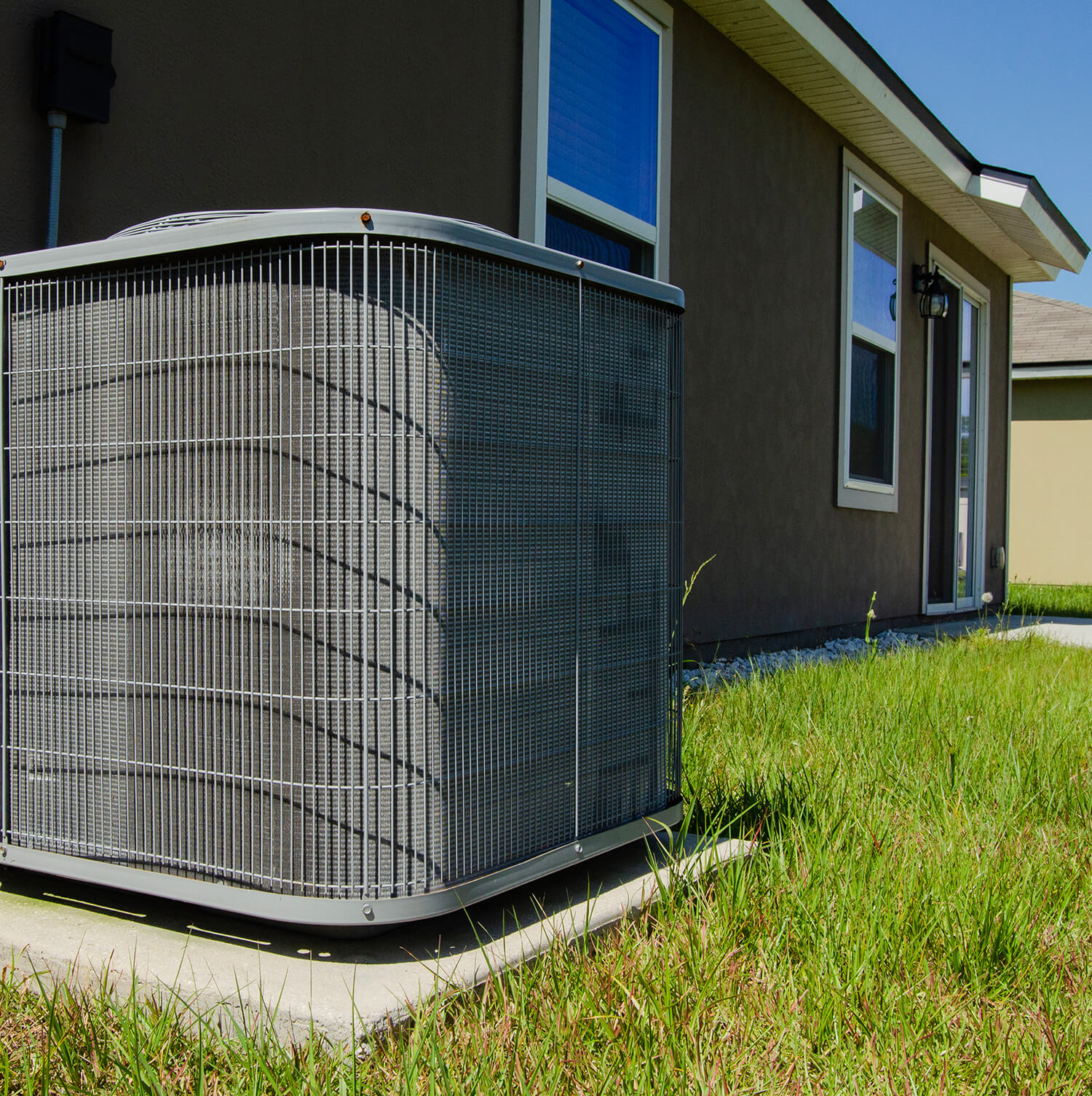 Using a heat pump to entirely switch from heating to cooling